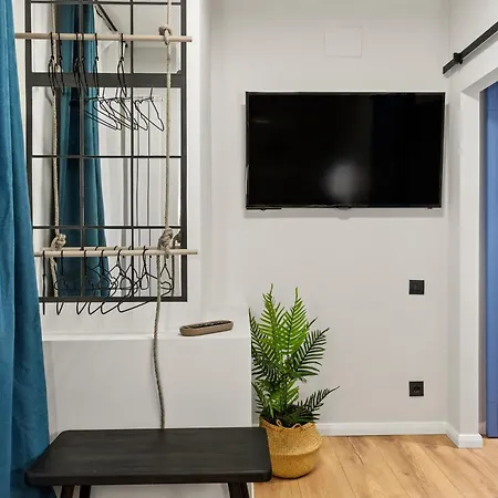 Tova Pearl - Cozy, Modern 2Br Apt, Dt, Ultracentral, Chabad Across Street, 20 Min Walk To Old Town Bucharest Exterior photo