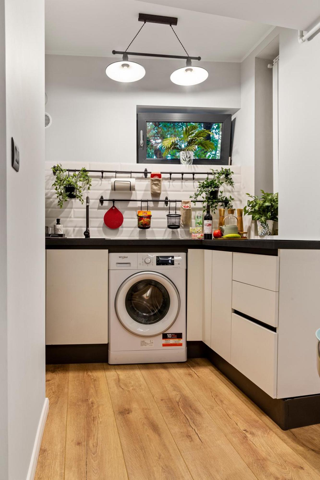 Tova Pearl - Cozy, Modern 2br Apt, Dt, Ultracentral, Chabad Across Street, 20 Min Walk To Old Town Apartamento