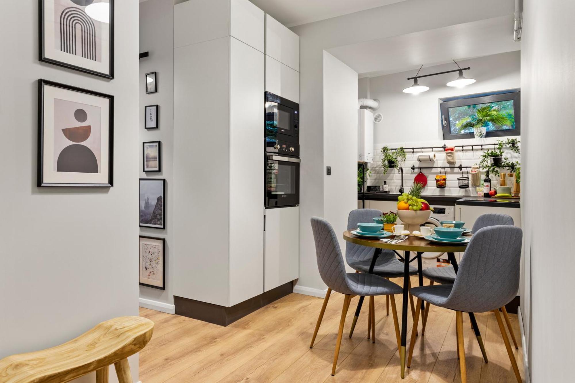 Apartamento Tova Pearl - Cozy, Modern 2br Apt, Dt, Ultracentral, Chabad Across Street, 20 Min Walk To Old Town *