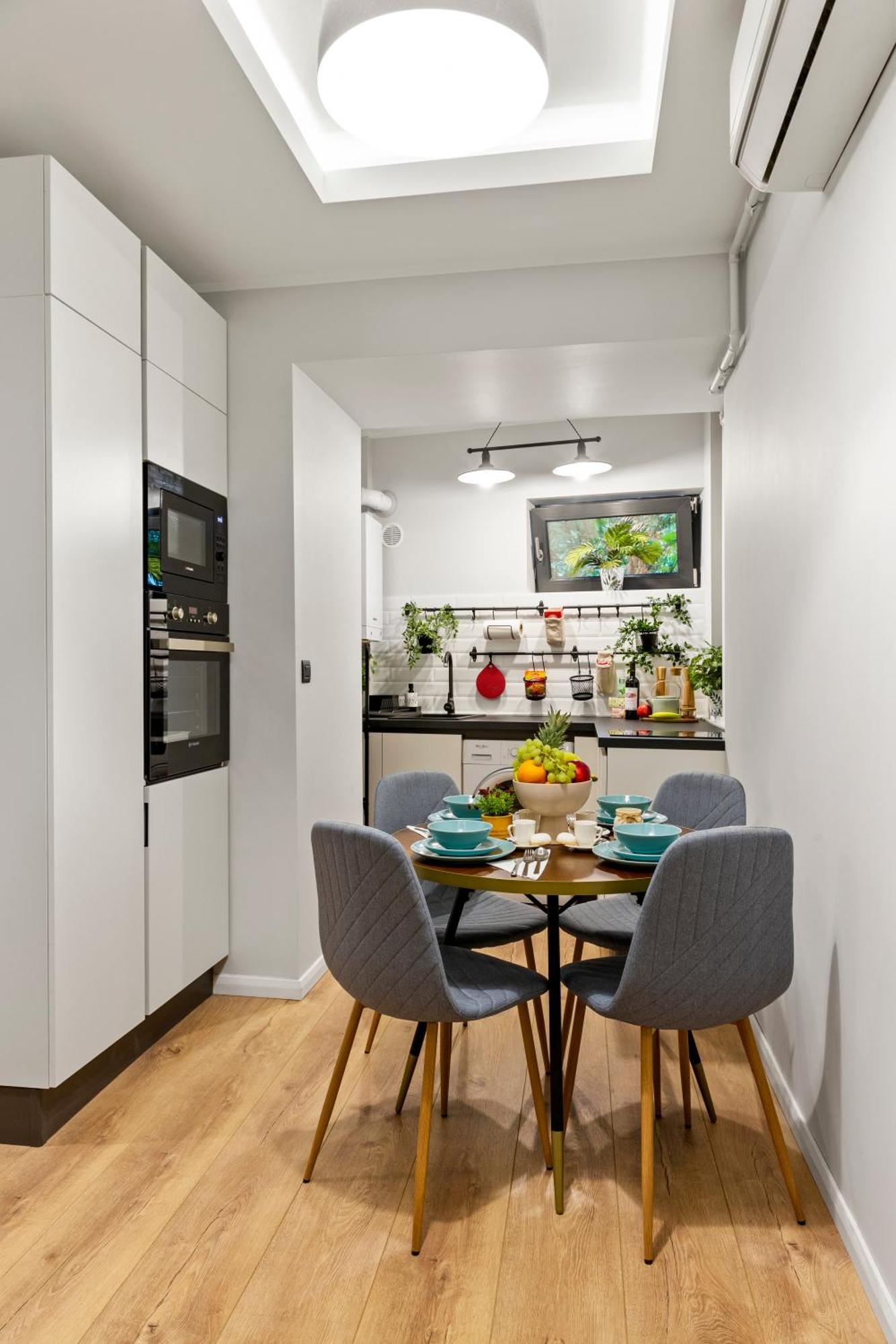 Tova Pearl - Cozy, Modern 2br Apt, Dt, Ultracentral, Chabad Across Street, 20 Min Walk To Old Town Apartamento Bucarest