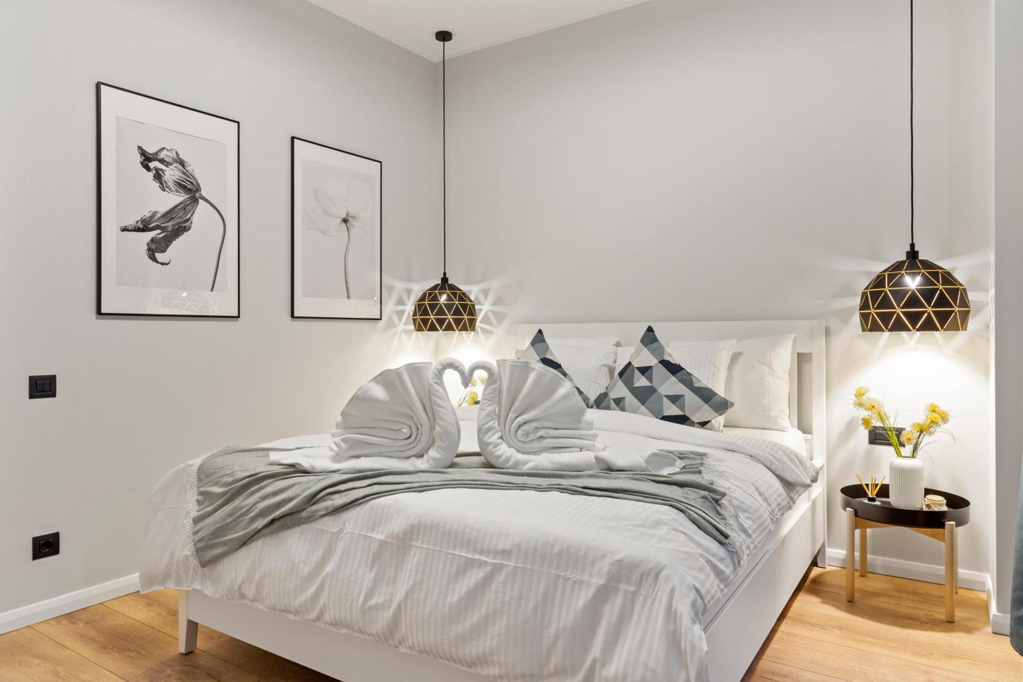Tova Pearl - Cozy, Modern 2br Apt, Dt, Ultracentral, Chabad Across Street, 20 Min Walk To Old Town Apartamento